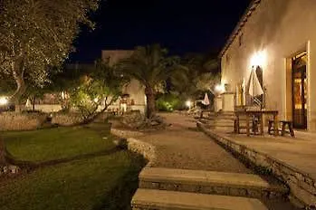 Relais Scinata فندق *